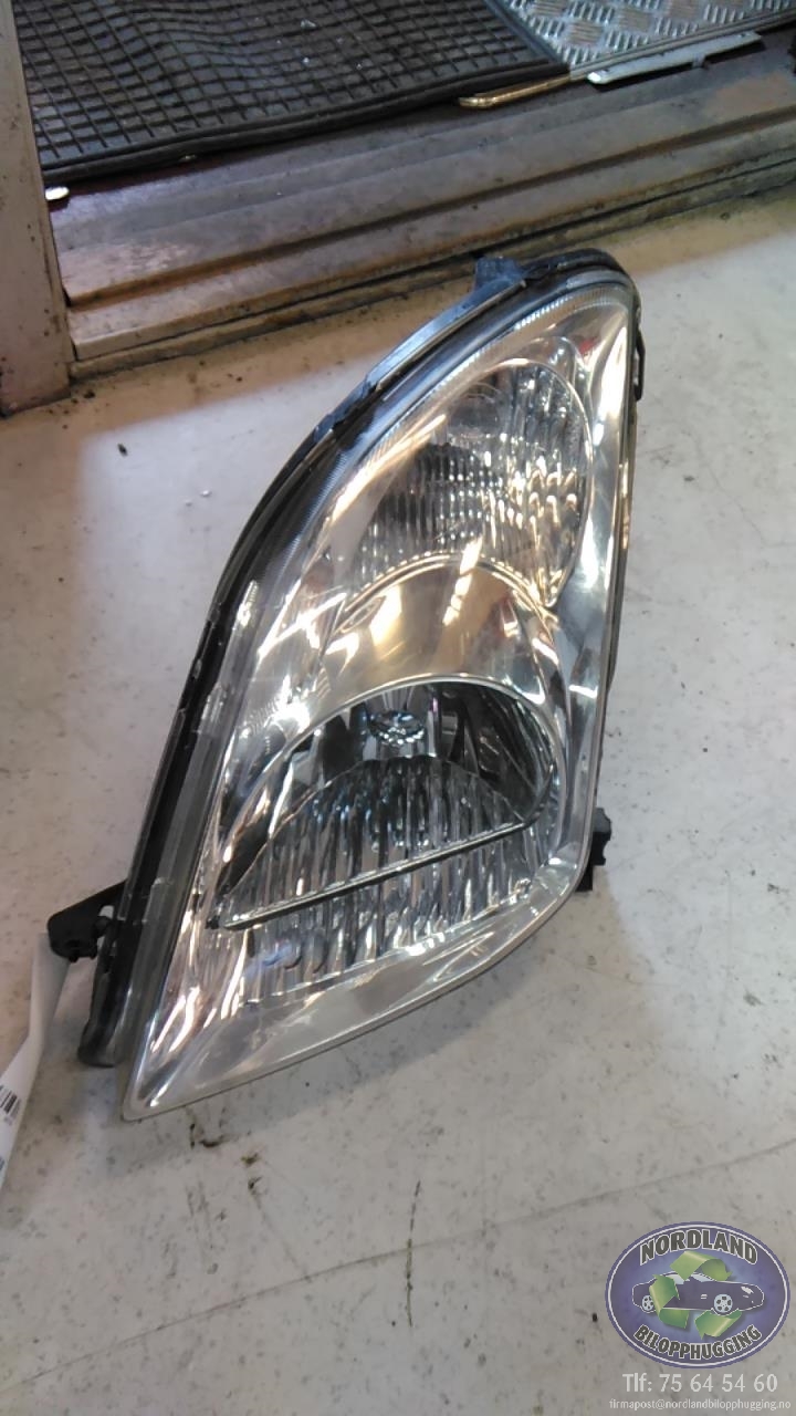 Frontlykt venstre halogen til Suzuki Swift, 2005-2010  
