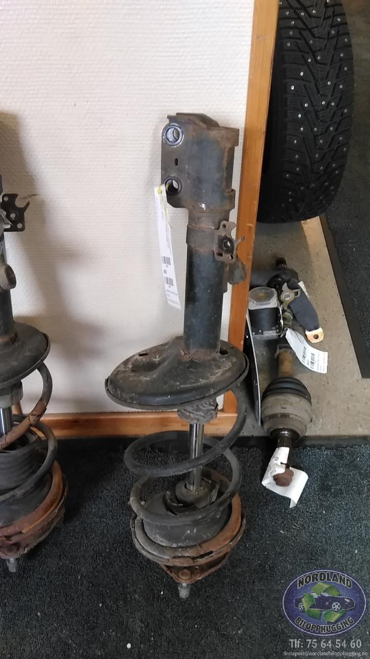 Fjærbein venstre foran til Toyota RAV4, 2000-2006 (Type II)  (654532841)