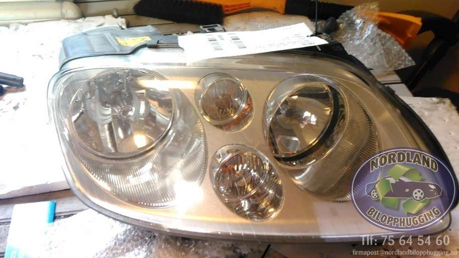 Frontlykt høyre halogen til VW Touran 2003-2006 (Type I, Fase 1)  (0 301 205 202|)