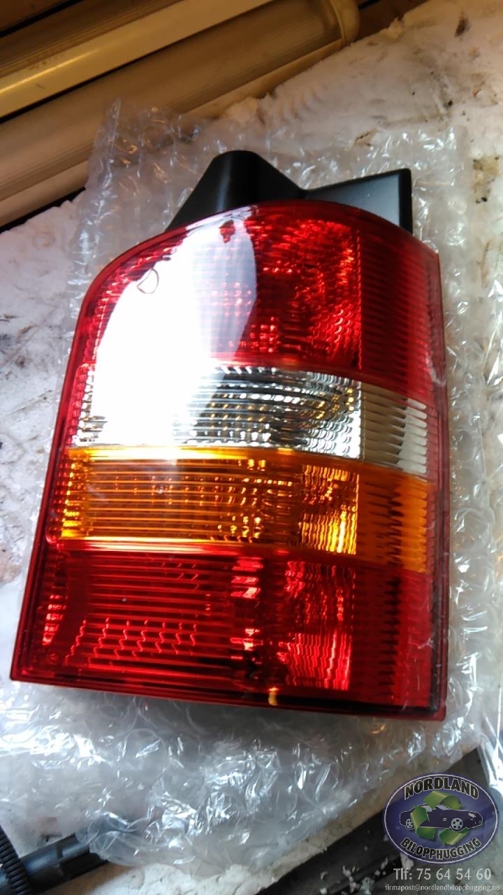 Baklykt høyre til VW Transporter / Caravelle 2003-2009 (Fase 1) (T5) (T5) (11-A575B|)