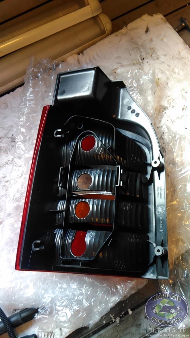 Baklykt høyre til VW Transporter / Caravelle 2003-2009 (Fase 1) (T5) (T5) (11-A575B|)