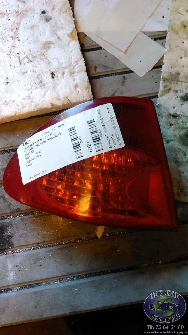 Baklykt venstre ytre til Toyota Avensis, 2000-2003 (Type I, Fase 2)