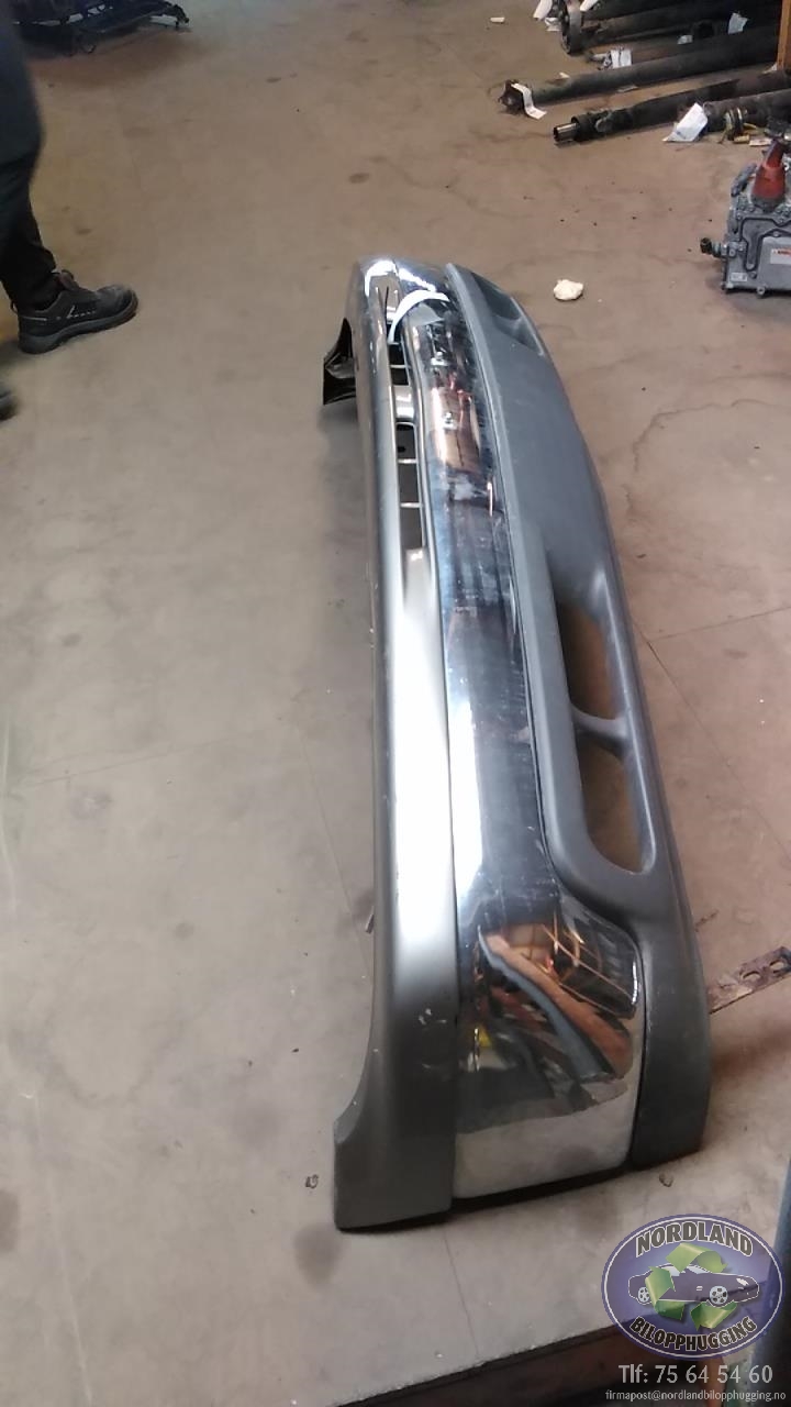 Støtfanger foran til Chevrolet Suburban 2002-2006