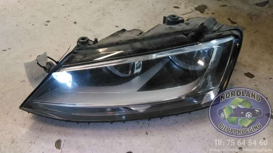 Frontlykt venstre halogen til VW Jetta, 2011-->>  