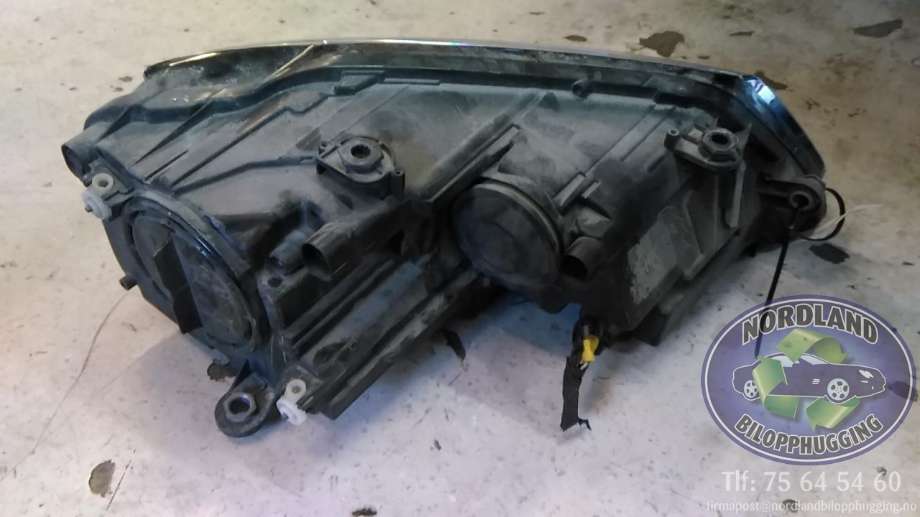Frontlykt venstre halogen til VW Jetta 2011-->>  