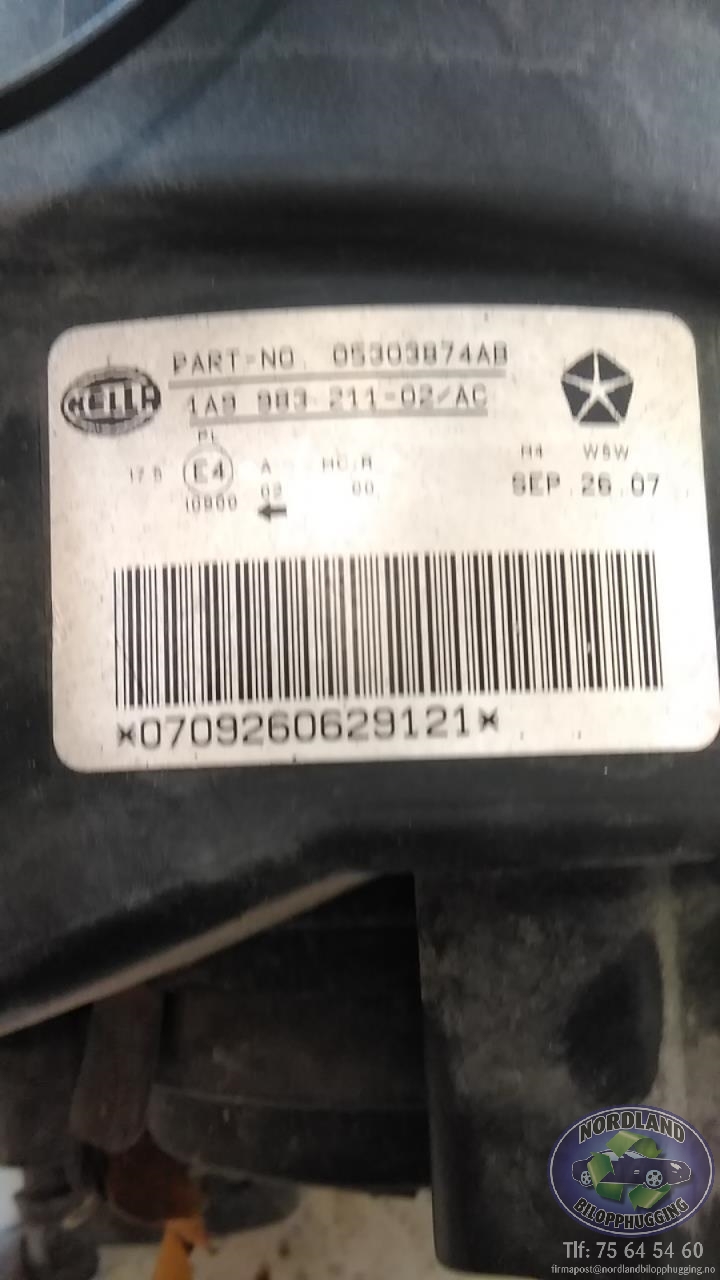 Frontlykt høyre halogen til Jeep Patriot 2007-2010  (HELLA|05303874AB|1A998321102AC|)