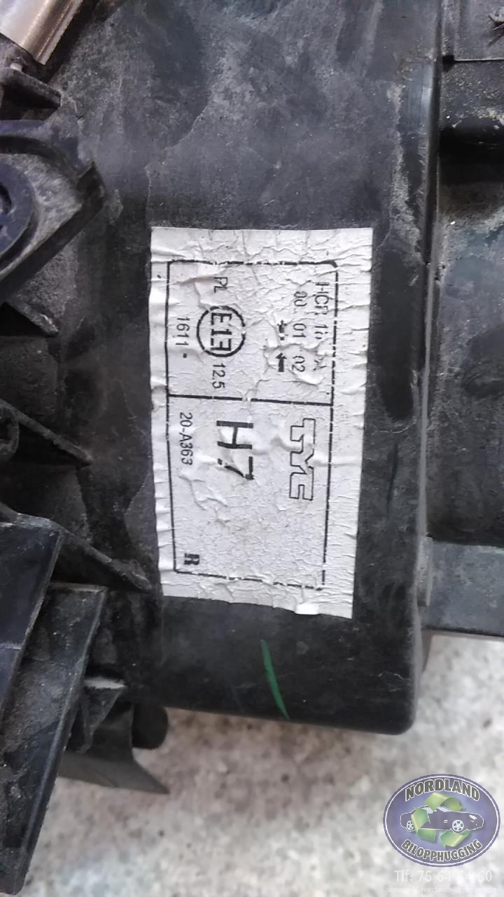 Frontlykt høyre halogen til Nissan Primera 2002-2007 (P12) (P12)