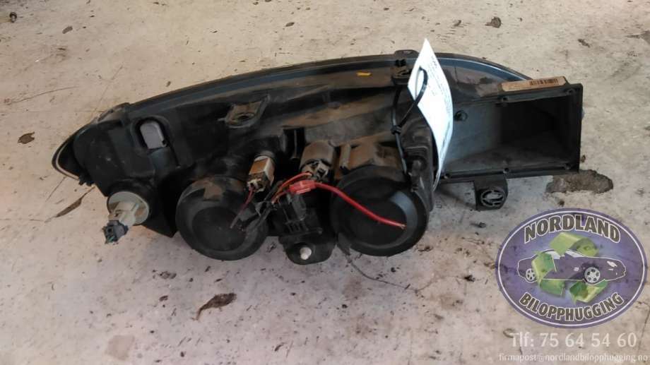 Frontlykt venstre halogen til Nissan Primera 1999-2002 (Fase 2) (P11) (P11) (89006288|260609f602|04hcrpl17502a011)