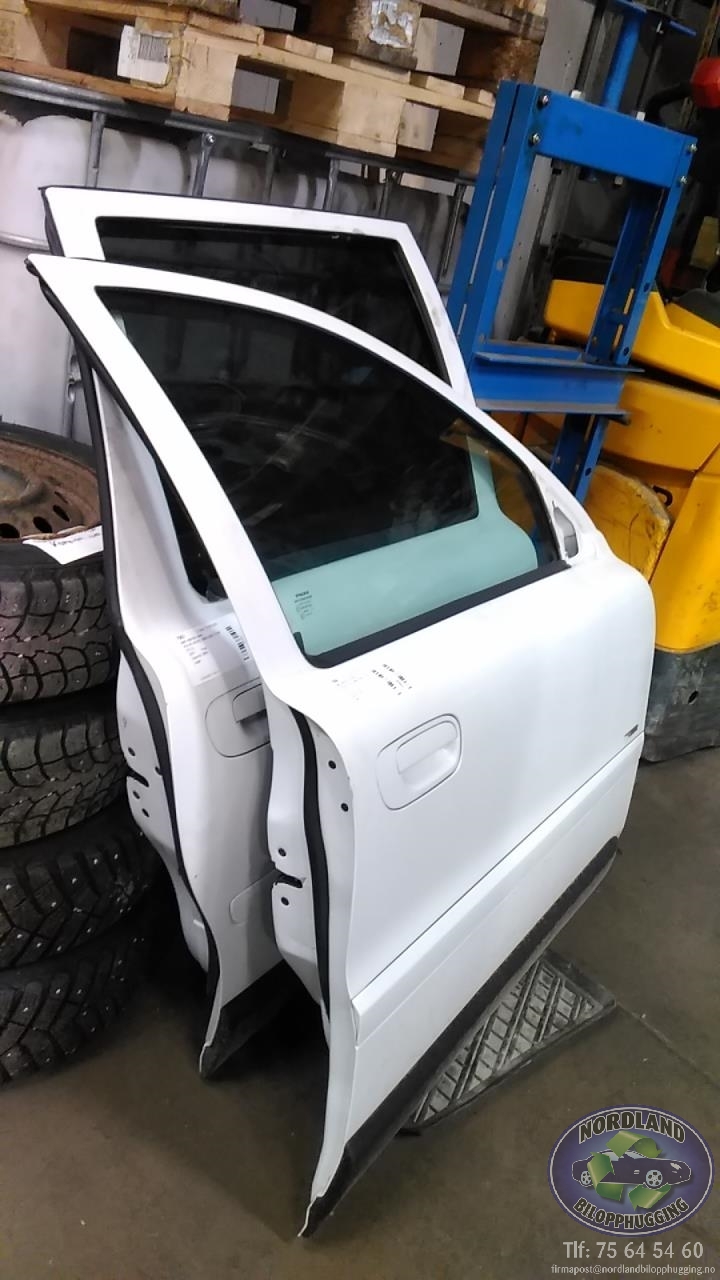 Dør høyre foran til Volvo XC70 2005-2007 (Type I, Fase 2)