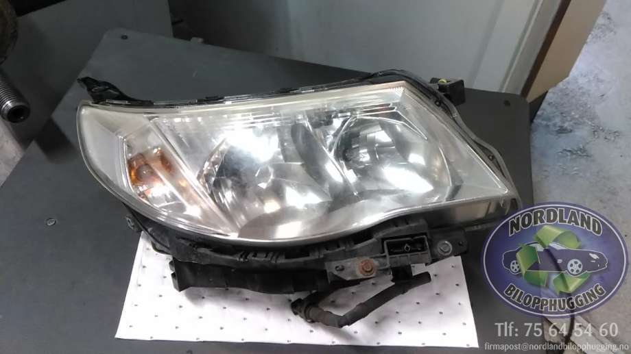 Frontlykt høyre xenon til Subaru Forester, 2008-2013 (Type III)  
