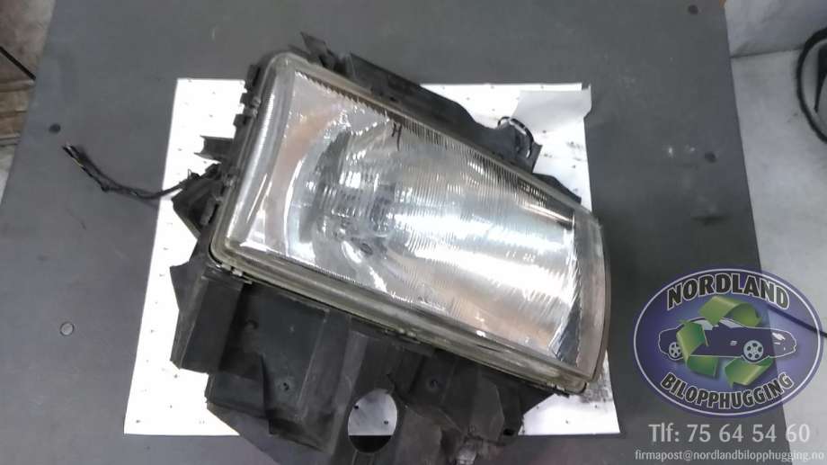 Frontlykt høyre halogen til VW Transporter / Caravelle, 1990-2003 (T4) (T4) 