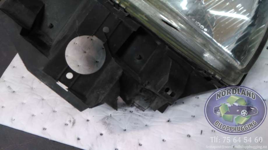 Frontlykt høyre halogen til VW Transporter / Caravelle 1990-2003 (T4) (T4) 