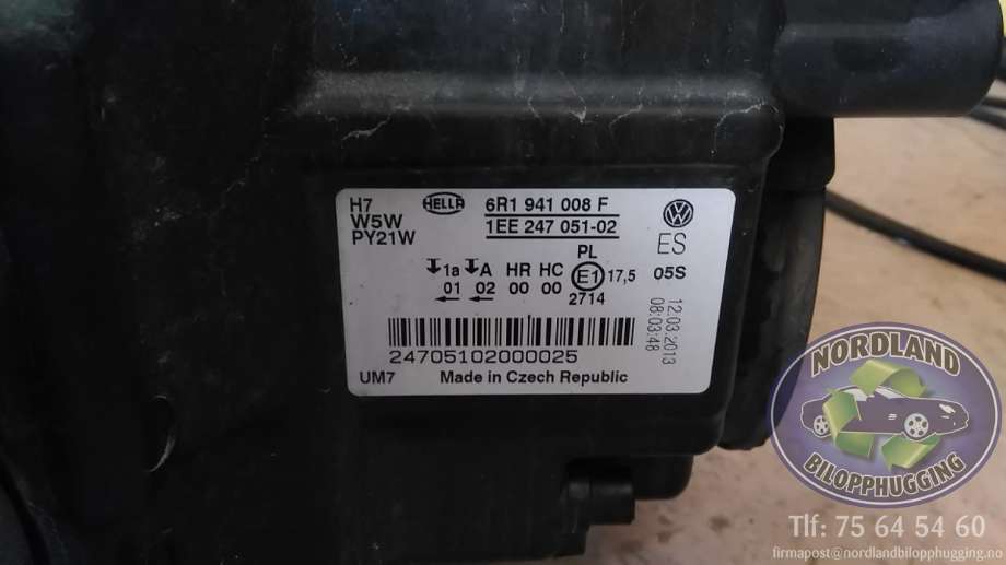 Frontlykt høyre halogen til VW Polo 2009-2014 (Type V, Fase 1)  (HELLA|6R1941008F|1EE24705102|)