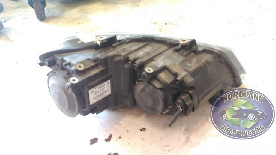 Frontlykt venstre halogen til VW Polo 2009-2014 (Type V, Fase 1)  (HELLA|6R1941007F|1EE24705101|)