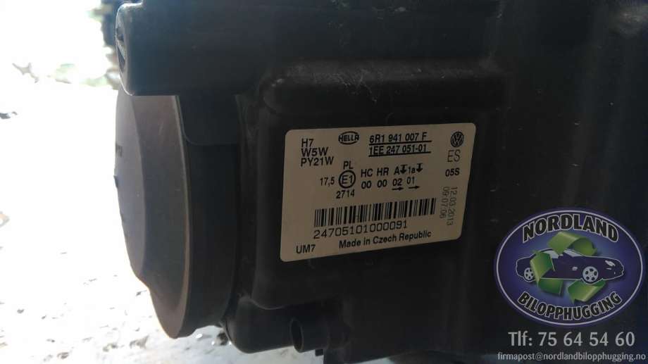 Frontlykt venstre halogen til VW Polo 2009-2014 (Type V, Fase 1)  (HELLA|6R1941007F|1EE24705101|)