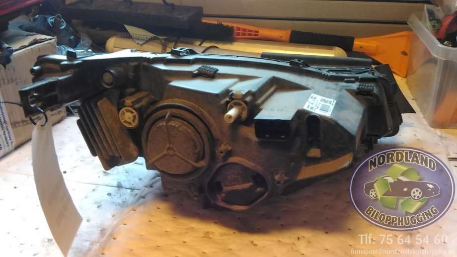 Frontlykt venstre halogen til BMW i3 2013-2022  (6311729566912|)