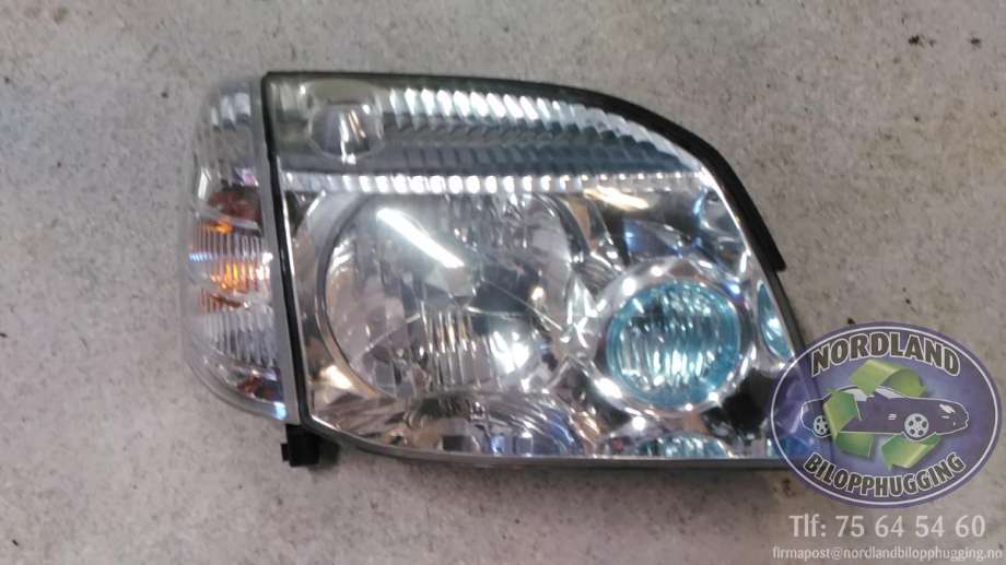 Frontlykt høyre halogen til Nissan X-Trail, 2002-2007 (T30) (T30) 