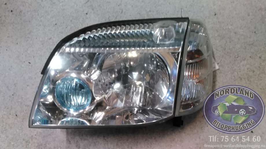 Frontlykt venstre halogen til Nissan X-Trail, 2002-2007 (T30) (T30) 