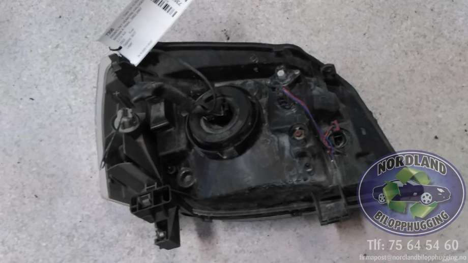 Frontlykt venstre halogen til Nissan X-Trail 2002-2007 (T30) (T30) 