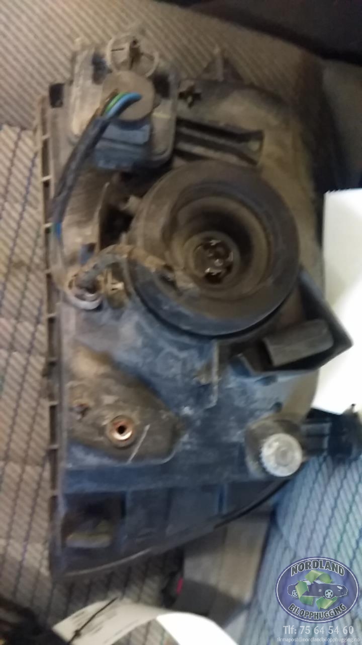 Frontlykt høyre halogen til Mitsubishi L200 1996-2006 (Type III)  