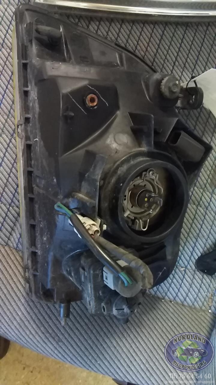 Frontlykt venstre halogen til Mitsubishi L200 1996-2006 (Type III)  