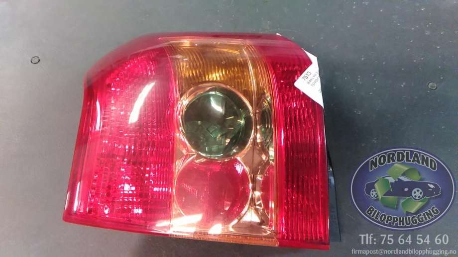 Baklykt venstre til Toyota Corolla, 2002-2007  (8156113610)
