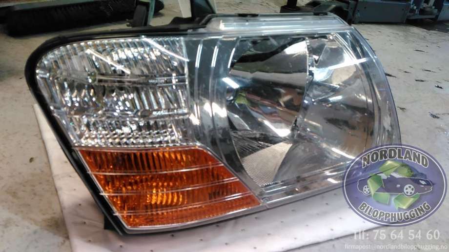 Frontlykt høyre halogen til Mitsubishi Pajero 2000-2006 (Type III)  (DEPO|MN117110|)