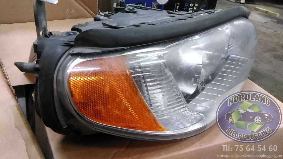 Frontlykt høyre xenon til Volvo XC70 2008-2013 (Type II, Fase 1)  (31214416|31214348|)