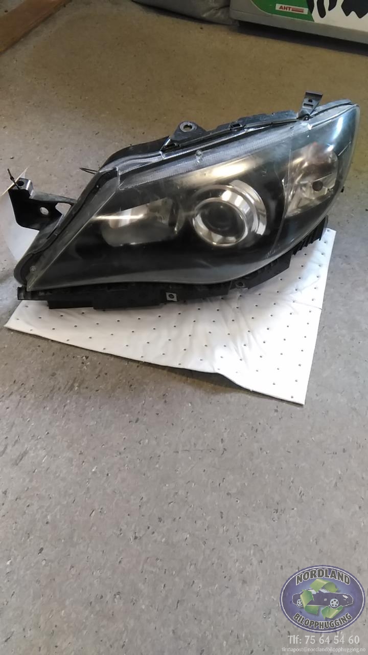 Frontlykt venstre xenon til Subaru Impreza, 2008-2012 (Type III)  (LBCA00L8X611872|)