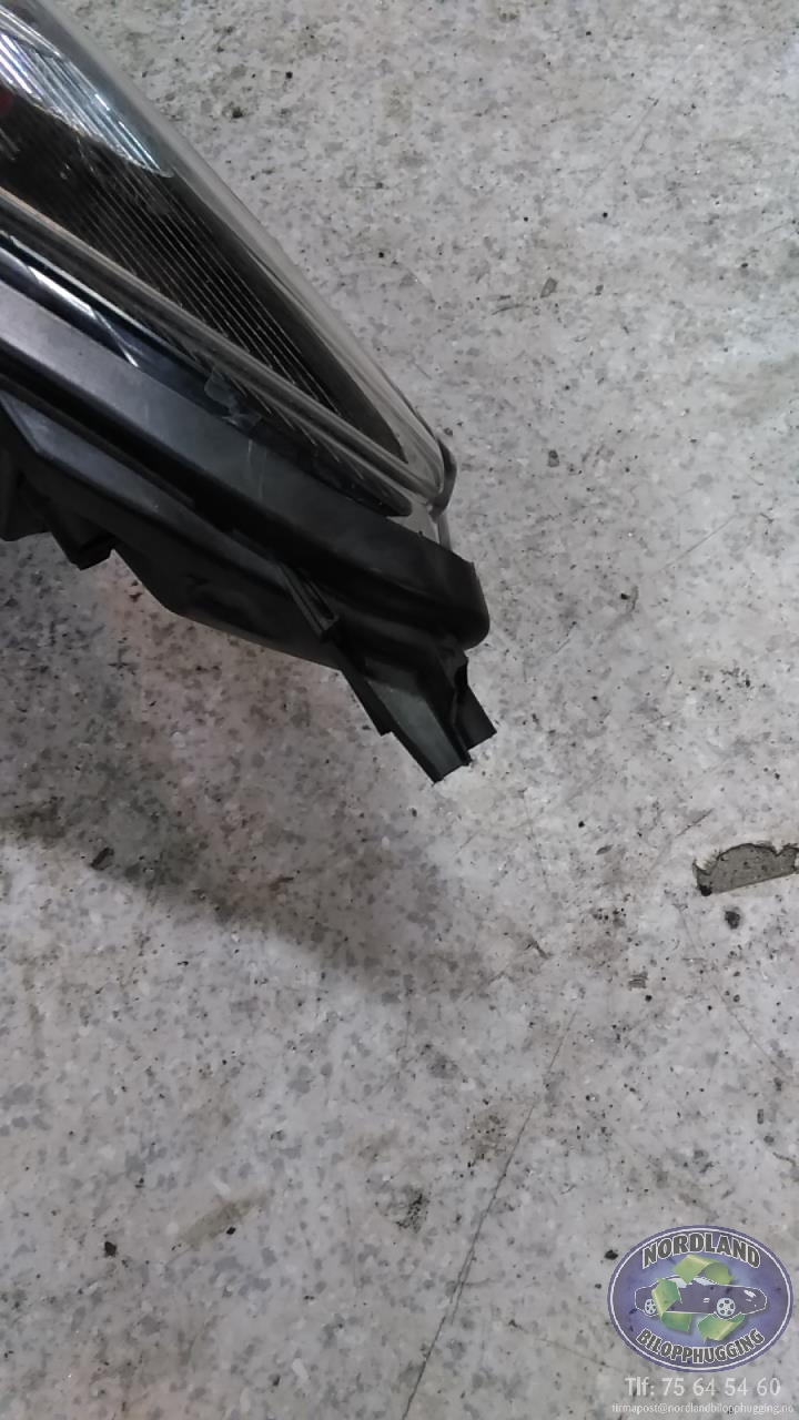 Frontlykt høyre xenon til Opel Insignia A 2009-2014  