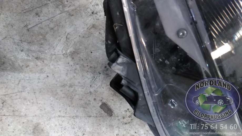 Frontlykt høyre xenon til Opel Insignia A 2009-2014  