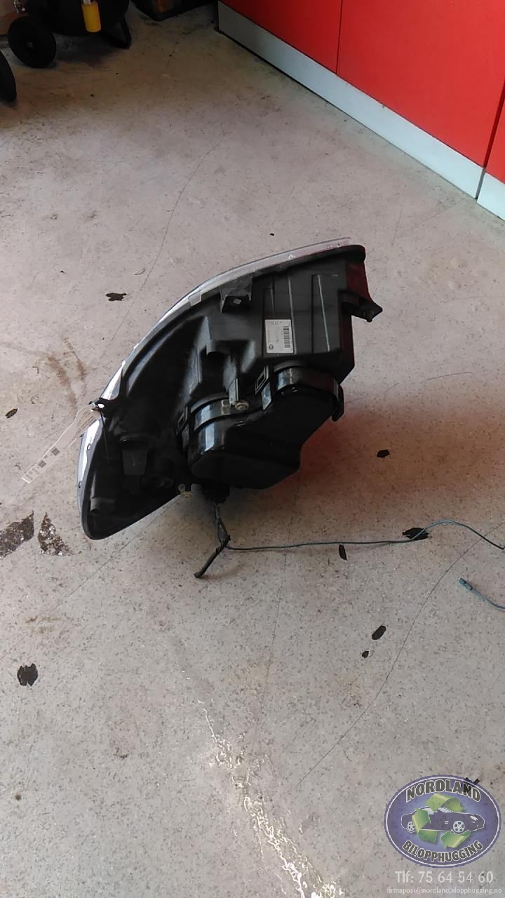 Frontlykt høyre halogen til Mercedes Sprinter 2013-2018 (Fase 2) (906) (906)