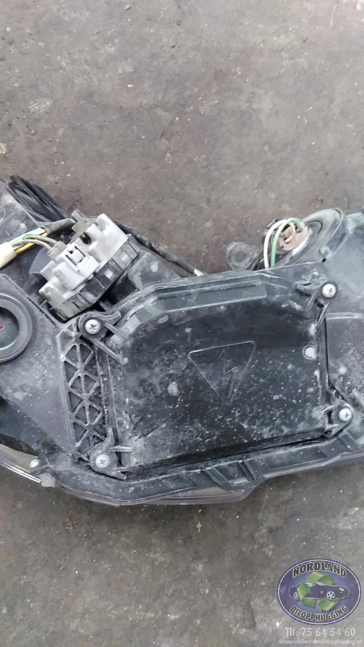 Frontlykt venstre xenon til Subaru Legacy 2009-2015