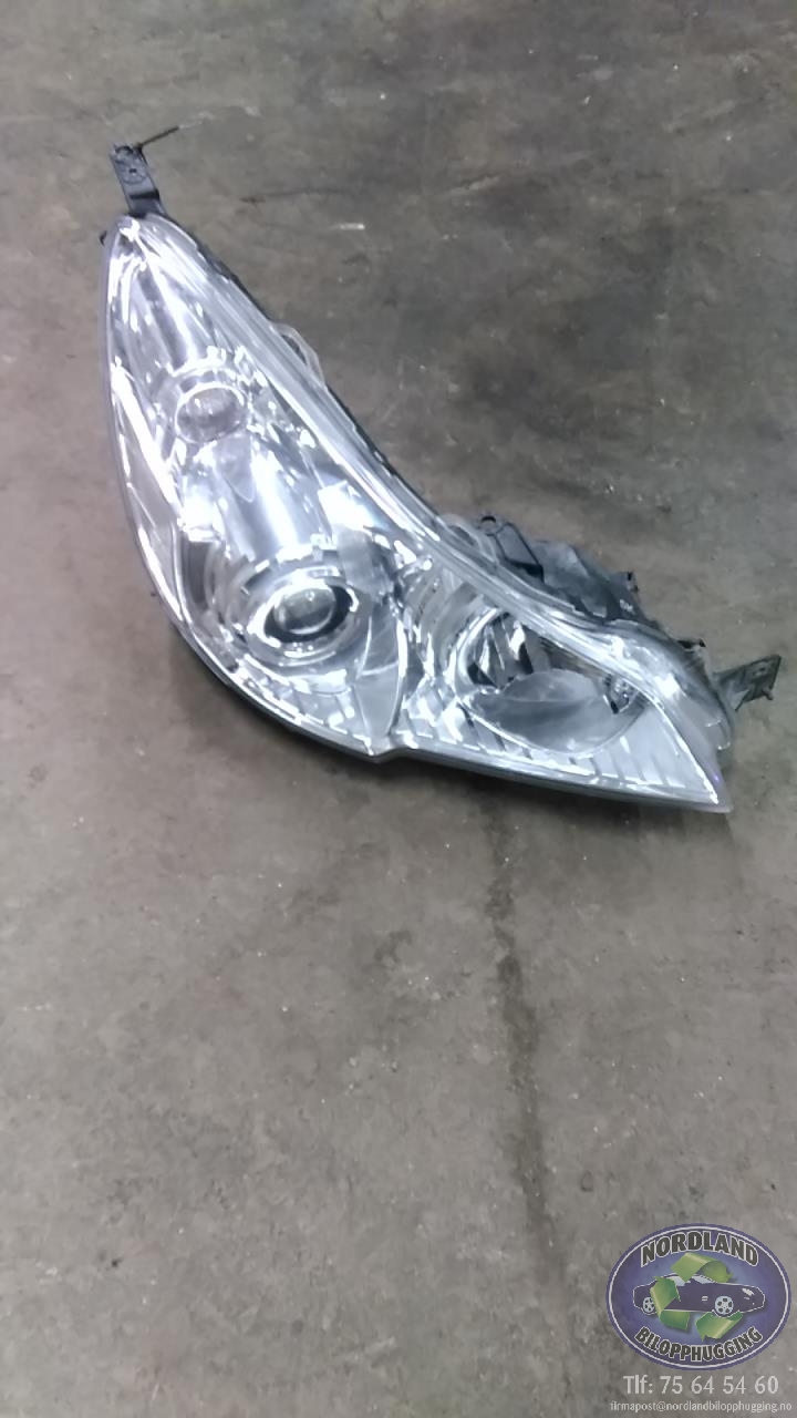 Frontlykt høyre xenon til Subaru Legacy, 2009-2015  