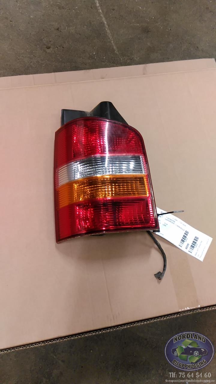 Baklykt venstre til VW Transporter / Caravelle, 2003-2009 (Fase 1) (T5) (T5) (03281710)