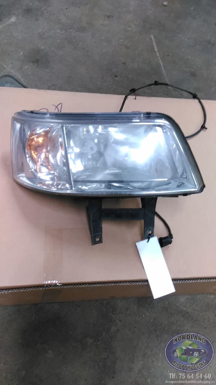 Frontlykt høyre halogen til VW Transporter / Caravelle, 2003-2009 (Fase 1) (T5) (T5) 