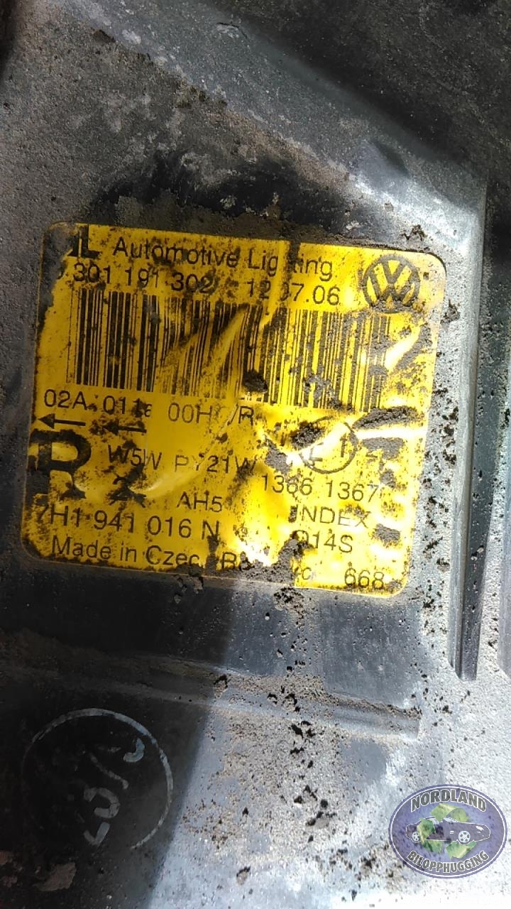Frontlykt høyre halogen til VW Transporter / Caravelle 2003-2009 (Fase 1) (T5) (T5) 