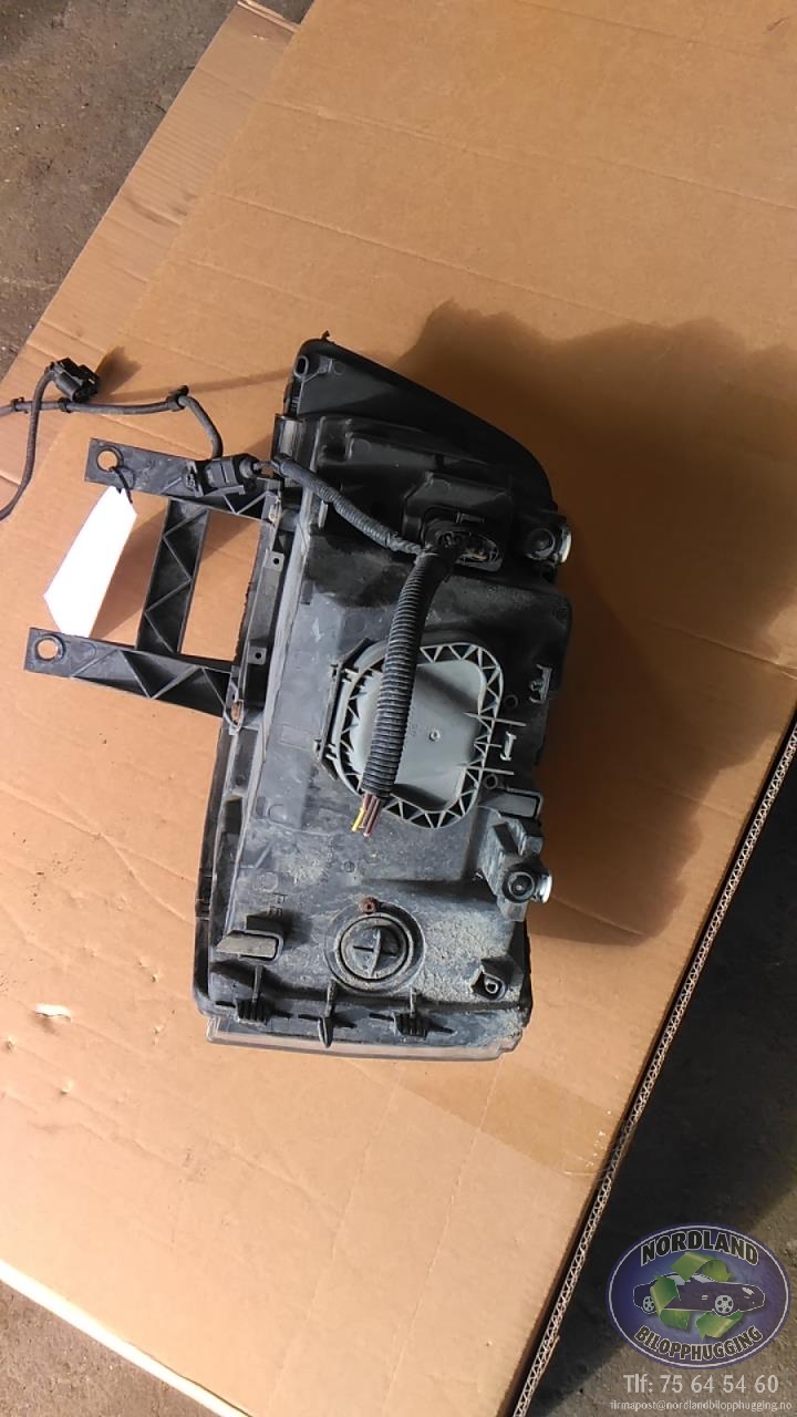 Frontlykt høyre halogen til VW Transporter / Caravelle 2003-2009 (Fase 1) (T5) (T5) 