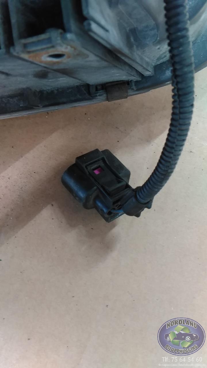 Frontlykt høyre halogen til VW Transporter / Caravelle 2003-2009 (Fase 1) (T5) (T5) 