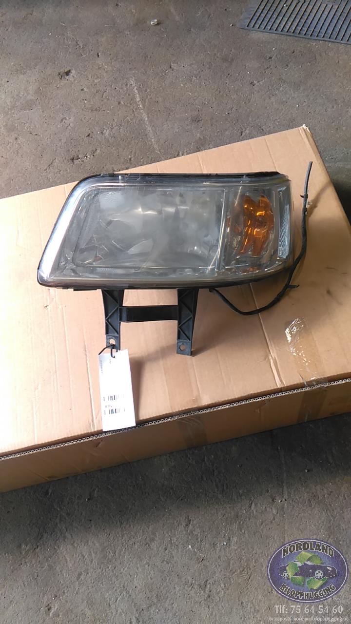 Frontlykt venstre halogen til VW Transporter / Caravelle, 2003-2009 (Fase 1) (T5) (T5) 