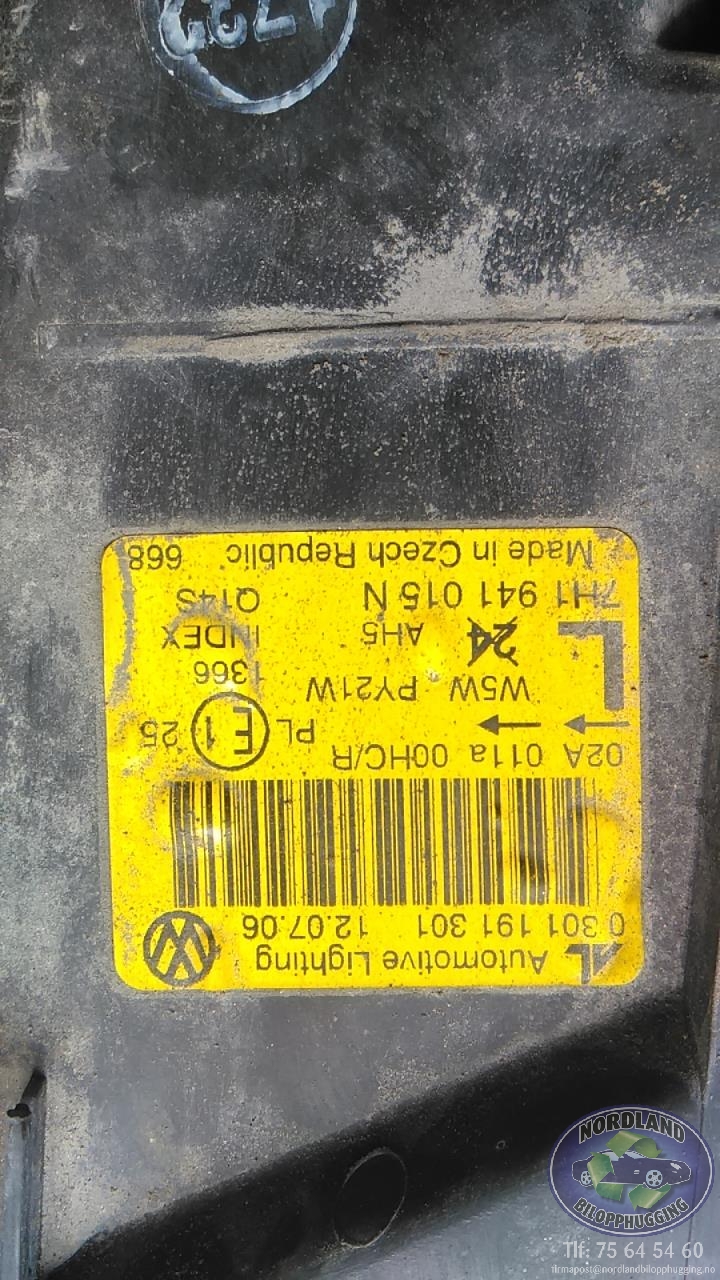 Frontlykt venstre halogen til VW Transporter / Caravelle 2003-2009 (Fase 1) (T5) (T5) 