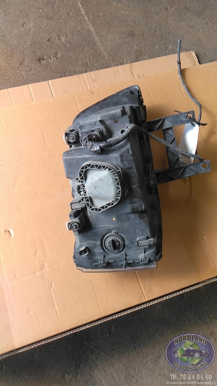 Frontlykt venstre halogen til VW Transporter / Caravelle 2003-2009 (Fase 1) (T5) (T5) 