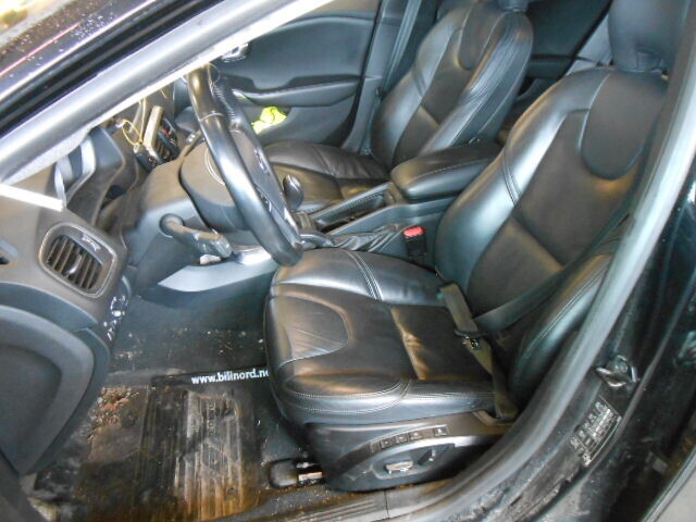 Volvo V40 2012-2019 , Motorkode: D4162T, Girkassekode: 