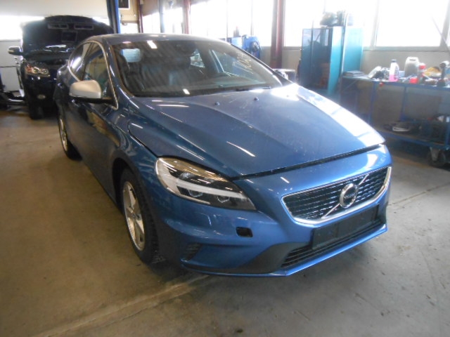 Volvo V40 2012-2019 , Motorkode: B4204T38, Girkassekode: 1