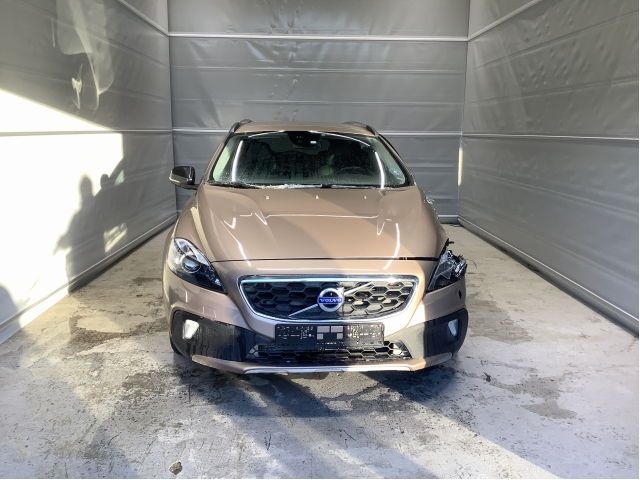 Volvo V40 2012-2019 , Motorkode: D4162T, Girkassekode: 