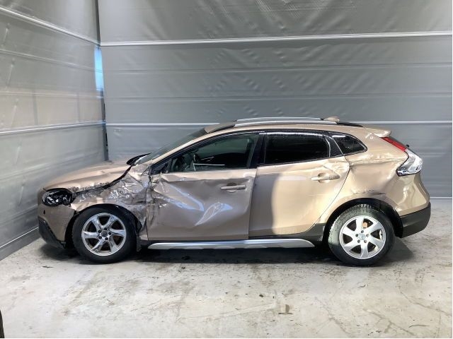 Volvo V40 2012-2019 , Motorkode: D4162T, Girkassekode: 