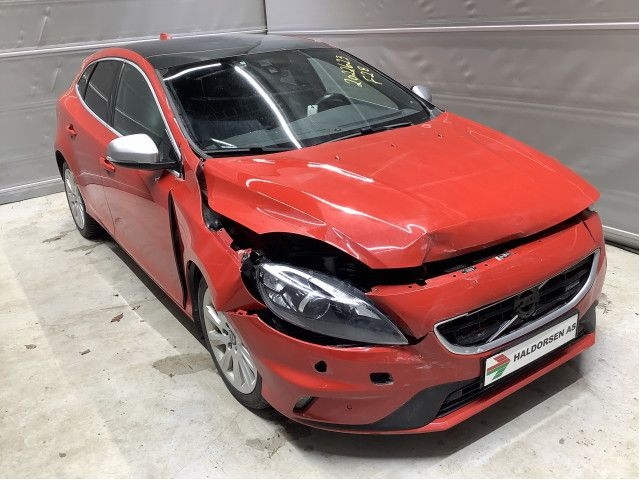 Volvo V40 2012-2019 , Motorkode: D4162T, Girkassekode: 