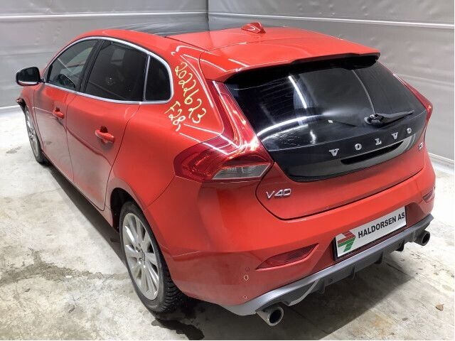 Volvo V40 2012-2019 , Motorkode: D4162T, Girkassekode: 