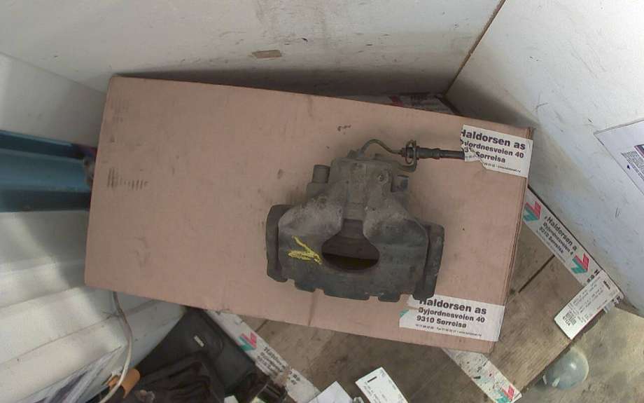 Bremsecaliper venstre foran til VW Transporter / Caravelle, 1990-2003 (T4) (T4) (VOLKSWAGEN CARAVELLE|)