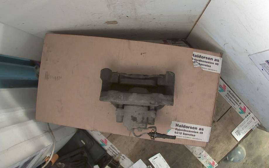 Bremsecaliper venstre foran til VW Transporter / Caravelle 1990-2003 (T4) (T4) (VOLKSWAGEN CARAVELLE|)
